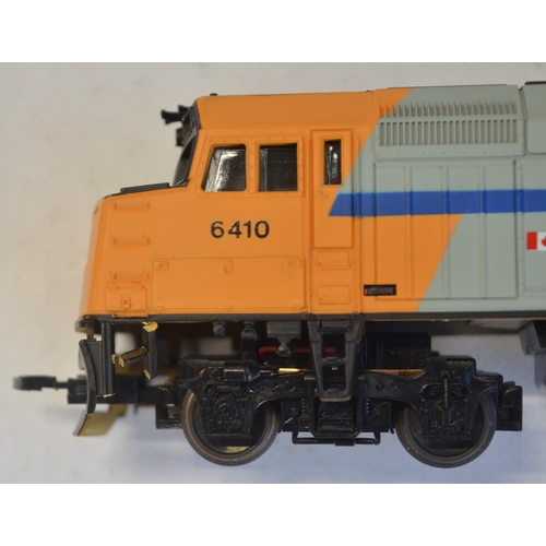 297 - Collection of mostly boxed HO gauge (1/87 scale) electric train models and coaches to include 2x Bac... 