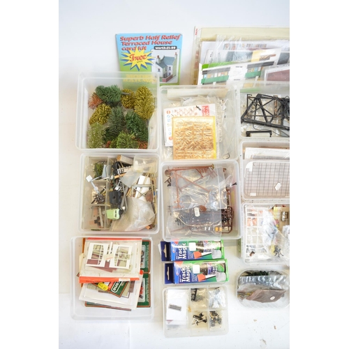 329 - Extensive collection of OO/HO gauge model railway scenic accessories to include figures, trees, buil... 