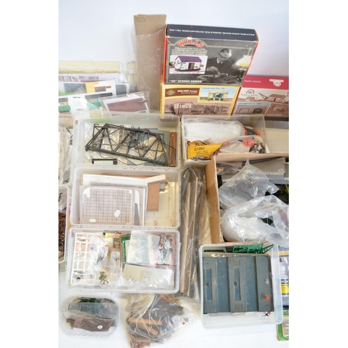 329 - Extensive collection of OO/HO gauge model railway scenic accessories to include figures, trees, buil... 