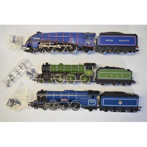 292 - Six OO gauge electric steam train models to include Bachmann 31-700 LNER green Class B1 1264 (not ru... 