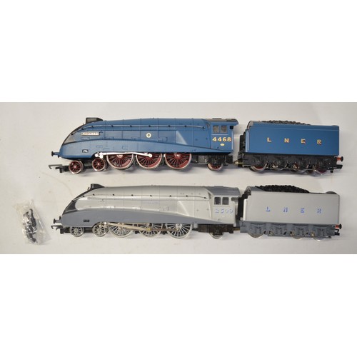 292 - Six OO gauge electric steam train models to include Bachmann 31-700 LNER green Class B1 1264 (not ru... 