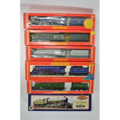 292 - Six OO gauge electric steam train models to include Bachmann 31-700 LNER green Class B1 1264 (not ru... 