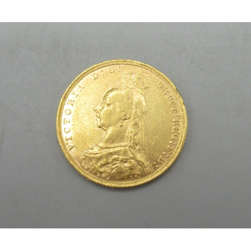 9 - Victoria sovereign, 1890, worn mint mark, 8.0g
