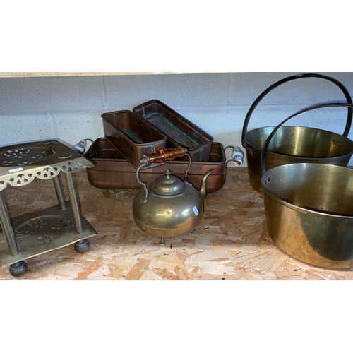 327 - Various brassware and copper to include, trivet stand and tea pot, brass swan, two jam pans and thre... 