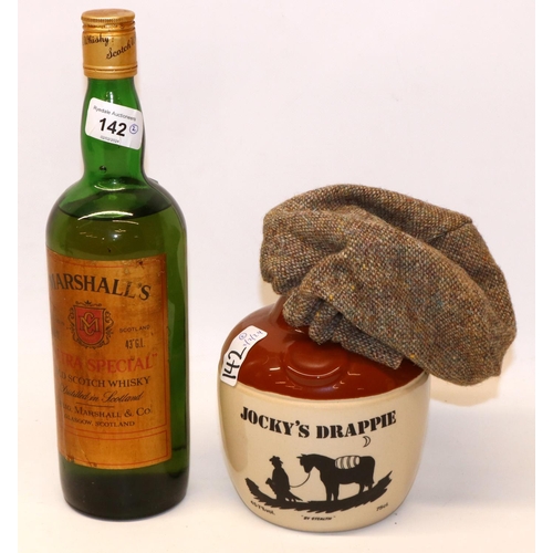 142 - 1blt. Jocky's Drappie Scotch Whisky Decanter / Whisky Smuggler's Challenge 1983, 75cl; and 1 btl. Ma... 