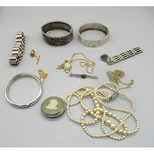 192 - Three hallmarked Sterling silver bangles, other silver jewellery, gross 2.84ozt, and costume jewelle... 