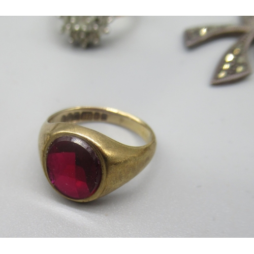 195 - 9ct yellow gold signet ring set with oval red stone, stamped 375, size H, 3.00g , a collection of si... 