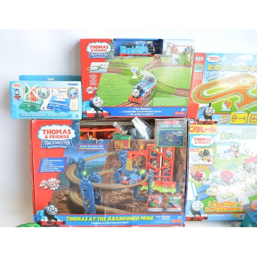 1310 - Collection of mostly Thomas & Friends battery operated plastic model train sets from Tomy and Takara... 