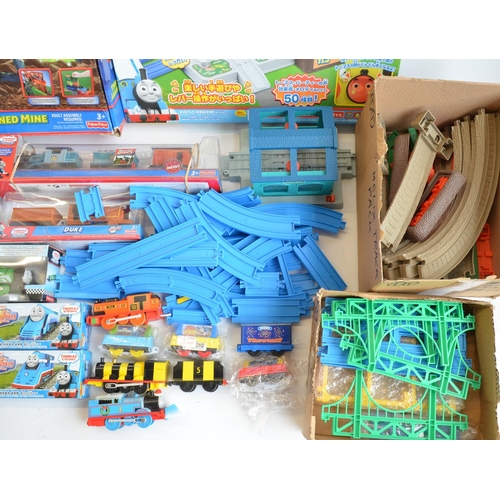 1310 - Collection of mostly Thomas & Friends battery operated plastic model train sets from Tomy and Takara... 