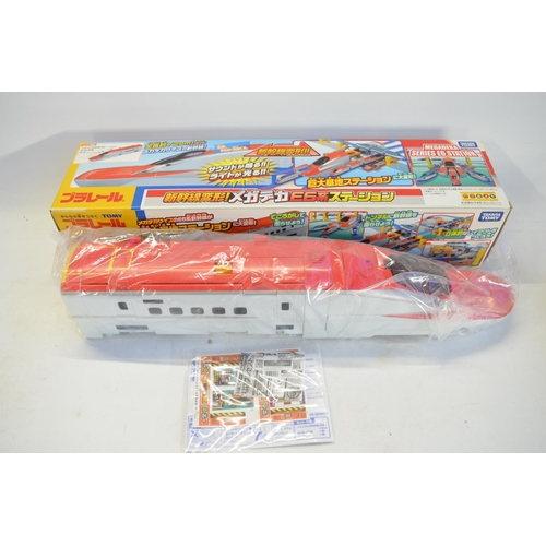 1315 - Collection of Takara Tomy battery powered plastic model train sets to include trains packs, layout s... 