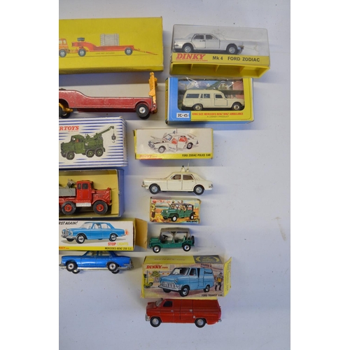 16 - Twenty two boxed vintage diecast vehicle models from Corgi, Dinky and Matchbox to include Corgi 1132... 