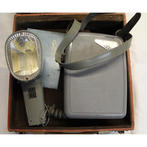 1375 - Vintage boxed Mecablitz 101 handheld lamp with battery pack