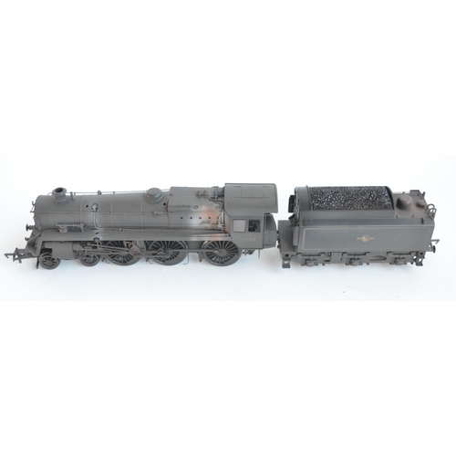 71 - Two weathered OO gauge DCC Ready electric steam train models from Bachmann to include 32-507 Standar... 