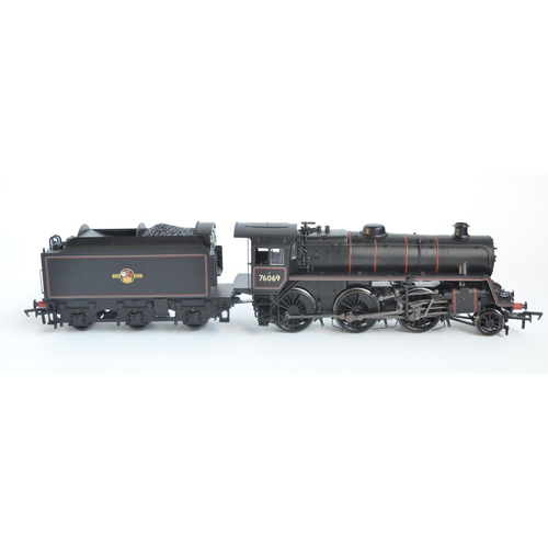 72 - Two OO gauge DCC Ready electric steam train models from Bachmann to include 32-829 Ivatt Class 2 2-6... 