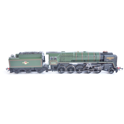 79 - Three OO gauge electric steam train models to include Hornby DDC Ready R2785 BR Green 9F 92220 