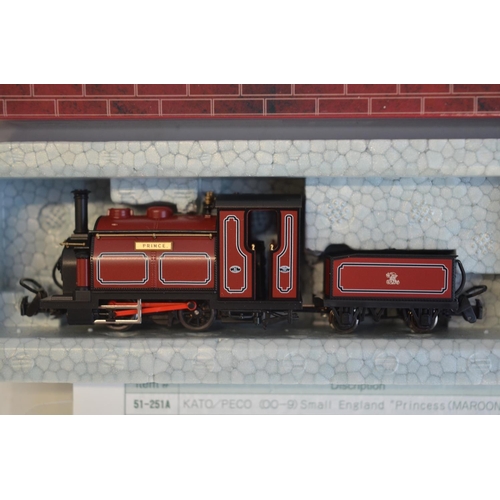 86 - Collection of OO9 1/76 scale narrow gauge models and accessories to include Kato/Peco Ffestiniog & W... 