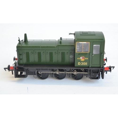 100 - Two OO gauge electric diesel locomotive models to include Hornby DCC Ready R2517 BR Bo-Bo Class 73 E... 