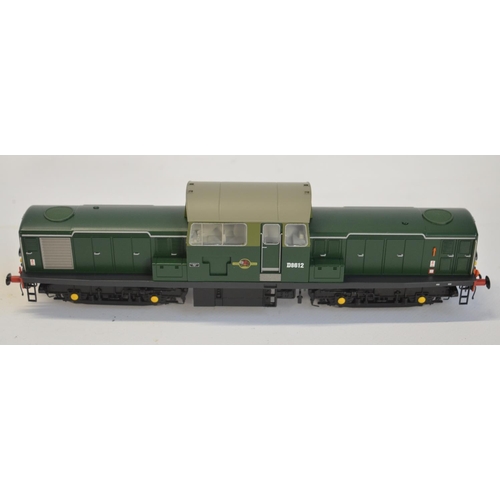 106 - Heljan OO gauge Item 17071 Class 17 diesel-hydraulic locomotive BR green in mint condition with inst... 