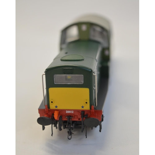 106 - Heljan OO gauge Item 17071 Class 17 diesel-hydraulic locomotive BR green in mint condition with inst... 