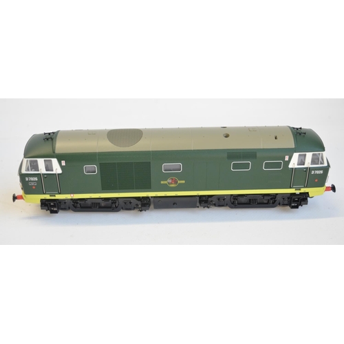 108 - Heljan OO gauge Item 3517 (8 DCC) Class 35 Hymek loco D7026 BR Green with small yellow panels in min... 