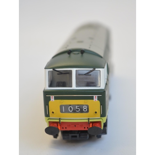 108 - Heljan OO gauge Item 3517 (8 DCC) Class 35 Hymek loco D7026 BR Green with small yellow panels in min... 