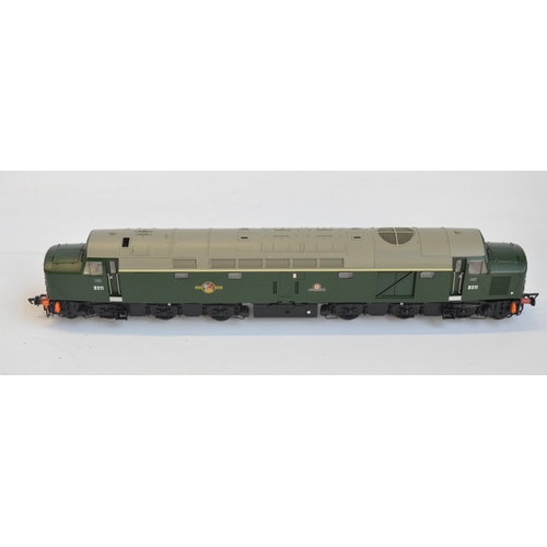 90 - Bachmann DCC Sound OO gauge electric diesel locomotive model 32-480DS Class 40 D211 