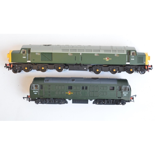 116 - Two OO gauge diesel electric train models to include Bachmann 32-477 Class 40 Diesel D325 Split Head... 