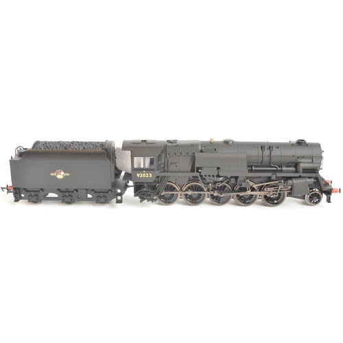 119 - Two OO electric steam train models from Hornby to include R3274 BR (Late) Class 9F Crosti Boiler 920... 