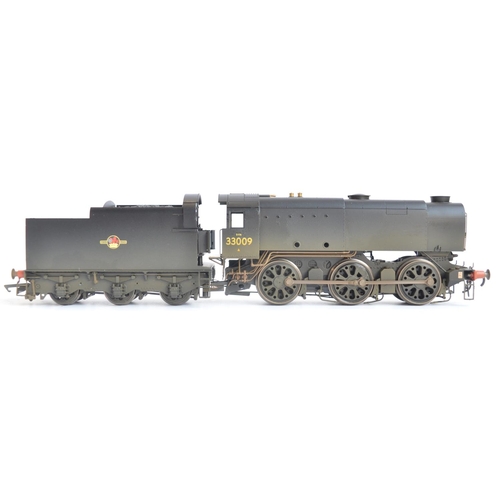 121 - Hornby OO gauge weathered R2344 BR 0-6-0 Class Q1 33009 electric train model in near mint/mint condi... 