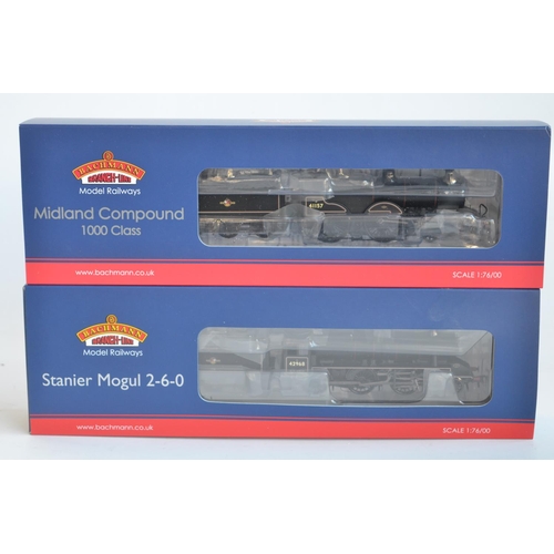 124 - Two OO gauge BR black lined late crest electric steam train models from Bachmann to include 31-692 S... 