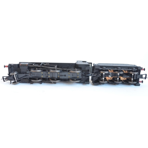 124 - Two OO gauge BR black lined late crest electric steam train models from Bachmann to include 31-692 S... 