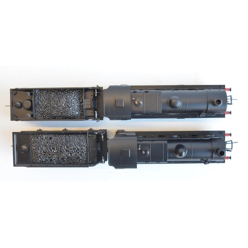 125 - Two OO gauge BR black late crest 0-6-0 electric steam train models from Bachmann to include 31-625 C... 