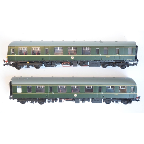 127 - Bachmann OO gauge 31-537 Class 105 2 car DMU set BR green with half yellow ends with power and dummy... 