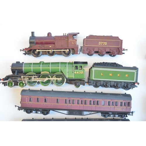 129 - Collection of unboxed OO gauge railway models to include Hornby Virgin HST with power and dummy cars... 