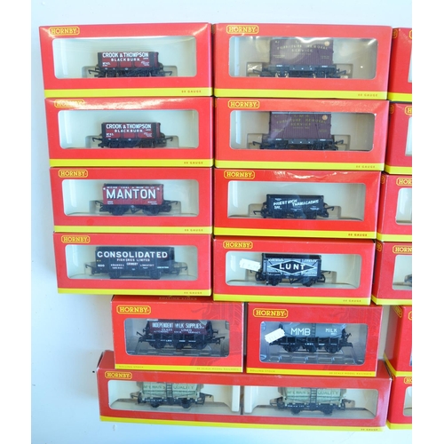 130 - Twenty two boxed Hornby OO gauge goods wagons including 2 tank wagon set R6193. All contents appear ... 