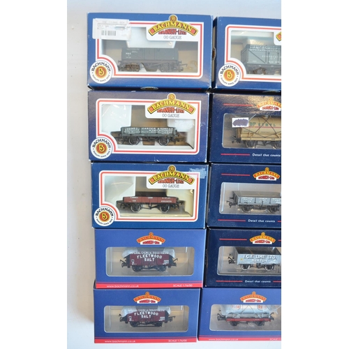 131 - Twenty five boxed OO gauge goods wagons by Bachmann. All contents appear as new/unused, box conditio... 