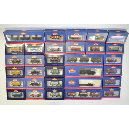 140 - Thirty two boxed OO gauge goods wagons/rolling stock models from Bachmann to include 34-330 50Ft Sta... 