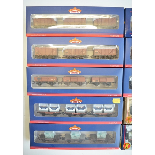 141 - Ten 3 wagon OO gauge multipack goods wagons sets from Bachmann to include tank wagons, high sided st... 