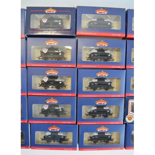 142 - Twenty nine OO gauge tank wagon sets from Bachmann to include 37-666B set of 3x 14 ton weathered Ess... 