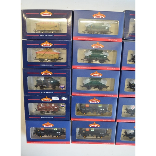 142 - Twenty nine OO gauge tank wagon sets from Bachmann to include 37-666B set of 3x 14 ton weathered Ess... 