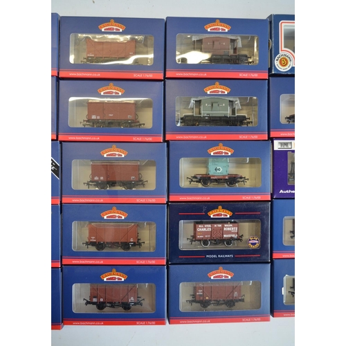 145 - Twenty five OO gauge goods wagons sets from Bachmann (and 1x Dapol) to include 5x weathered 3 wagon ... 