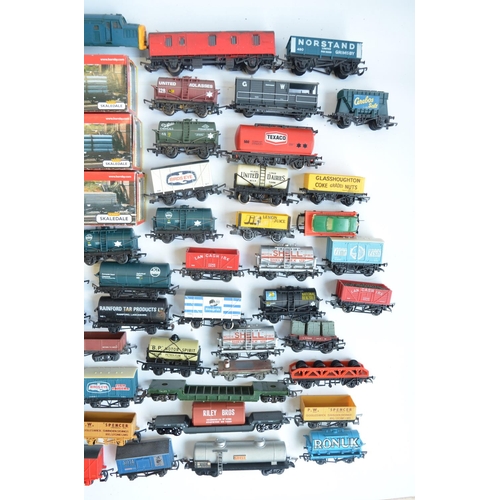 146 - Extensive collection of OO gauge rolling stock, boxed and unboxed, various manufacturers and conditi... 