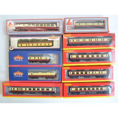 150 - Collection of OO gauge BR maroon and cream passenger coaches and wagons from Hornby, Lima and Bachma... 