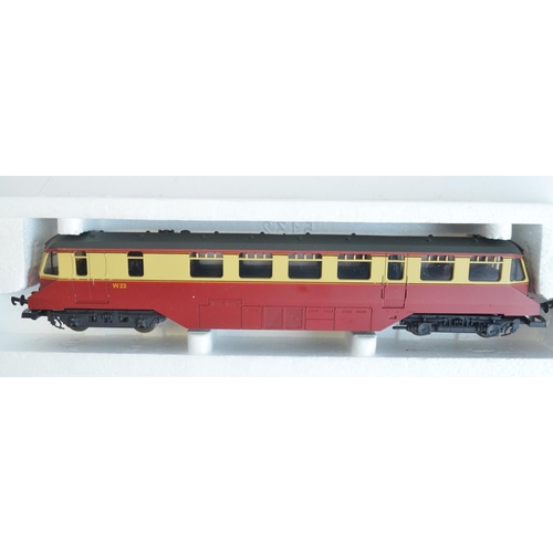 150 - Collection of OO gauge BR maroon and cream passenger coaches and wagons from Hornby, Lima and Bachma... 