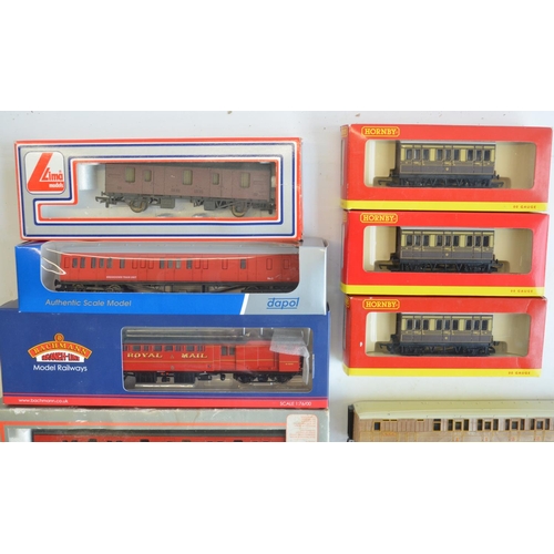 151 - Collection of OO gauge passenger coaches and vans to include boxed Bachmann 39-420 BR Mk1 Post Offic... 