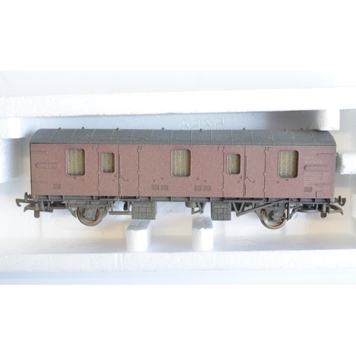 151 - Collection of OO gauge passenger coaches and vans to include boxed Bachmann 39-420 BR Mk1 Post Offic... 