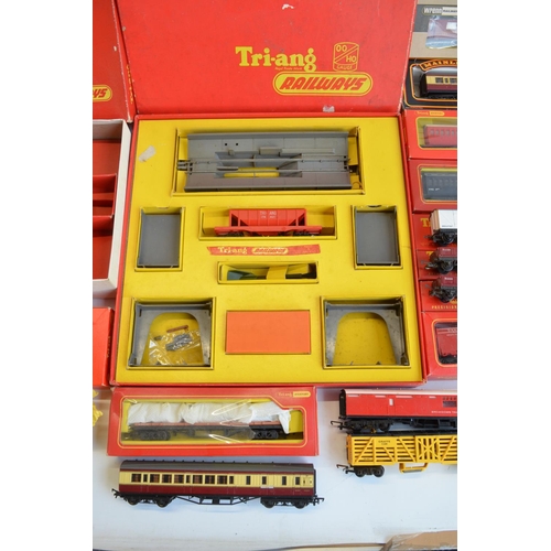 152 - Extensive collection of vintage Tri-ang, Tri-ang Hornby and Wrenn Railways OO gauge rolling stock, a... 