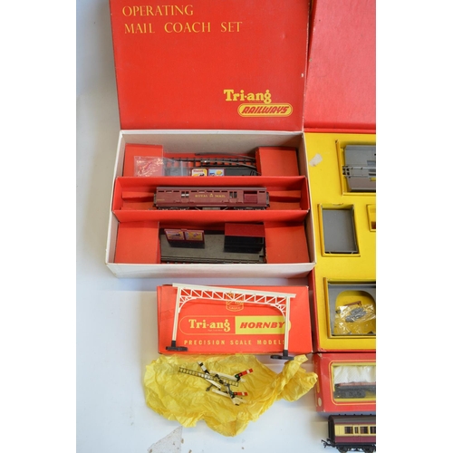 152 - Extensive collection of vintage Tri-ang, Tri-ang Hornby and Wrenn Railways OO gauge rolling stock, a... 