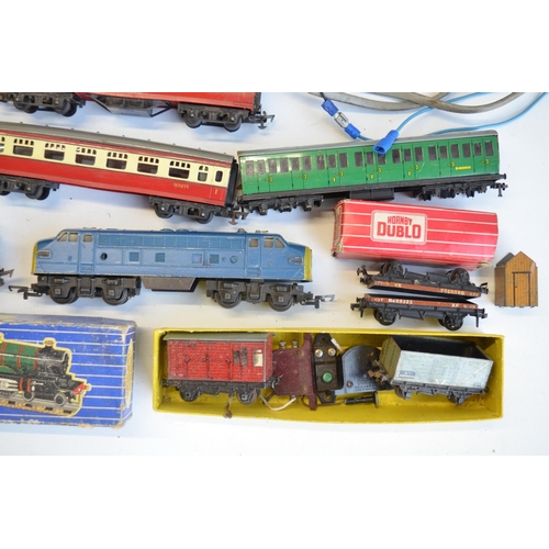 153 - Collection of vintage mostly Hornby Dublo OO gauge railway wagons, locos and accessories to include ... 