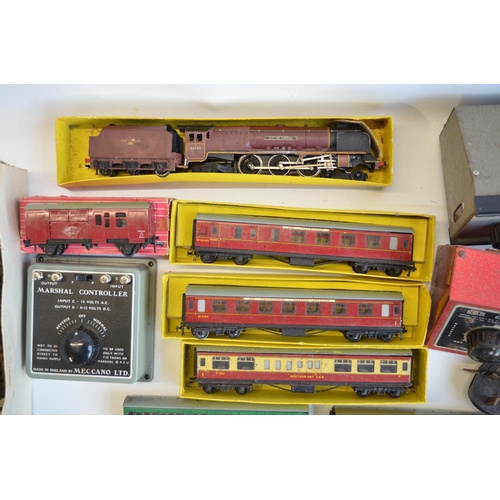 153 - Collection of vintage mostly Hornby Dublo OO gauge railway wagons, locos and accessories to include ... 